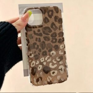 "Sweet-and-cool" leopard print phone case for the trendy "Insta-babe" look.