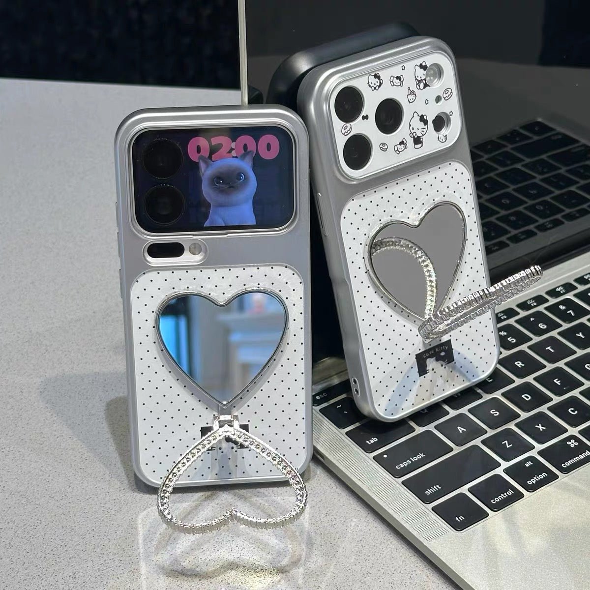 Heart-shaped mirror and stand Kitty phone case – product image 5