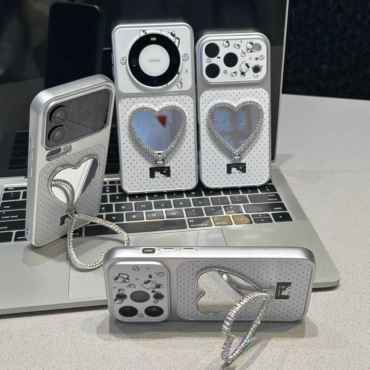 Heart-shaped mirror and stand Kitty phone case – product image 2